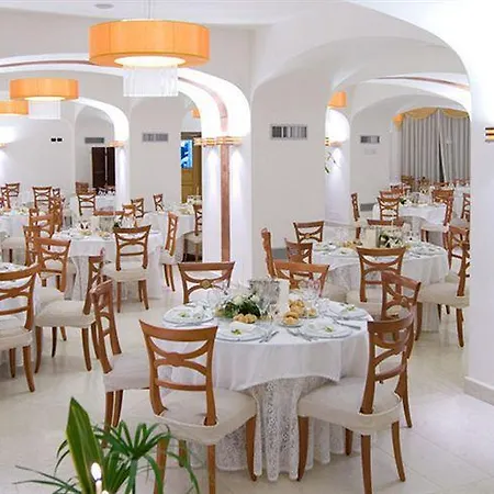 Hotel Th Le Castella - Baia Degli Dei Village 4*