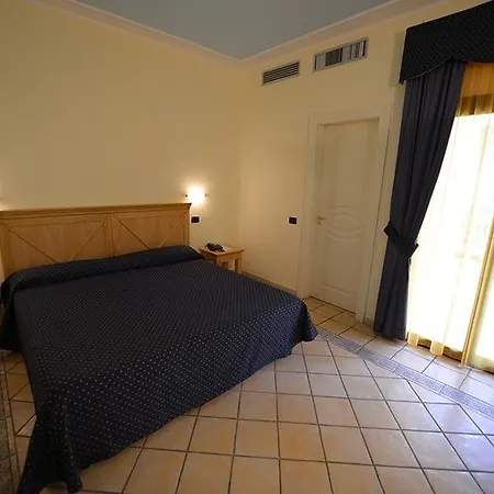Hotel Th Le Castella - Baia Degli Dei Village 4*