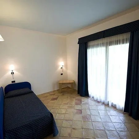 Hotel Th Le Castella - Baia Degli Dei Village 4*