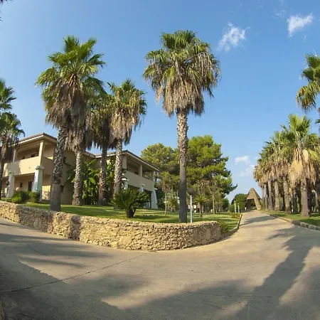 Hotel Th Le Castella - Baia Degli Dei Village 4*