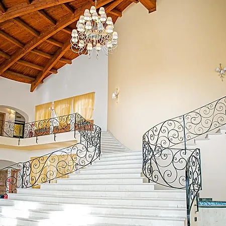 מלון Th - Baia Degli Dei Village 4*