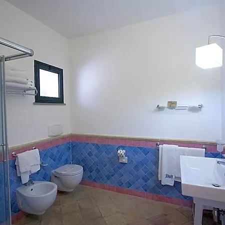 מלון Th - Baia Degli Dei Village 4*