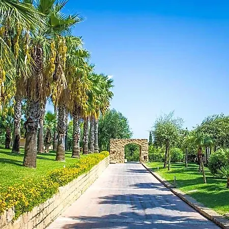 Th - Baia Degli Dei Village מלון