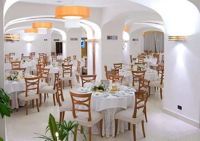 Hotel Th - Baia Degli Dei Village 4*