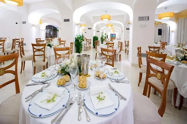 Hotel Th - Baia Degli Dei Village